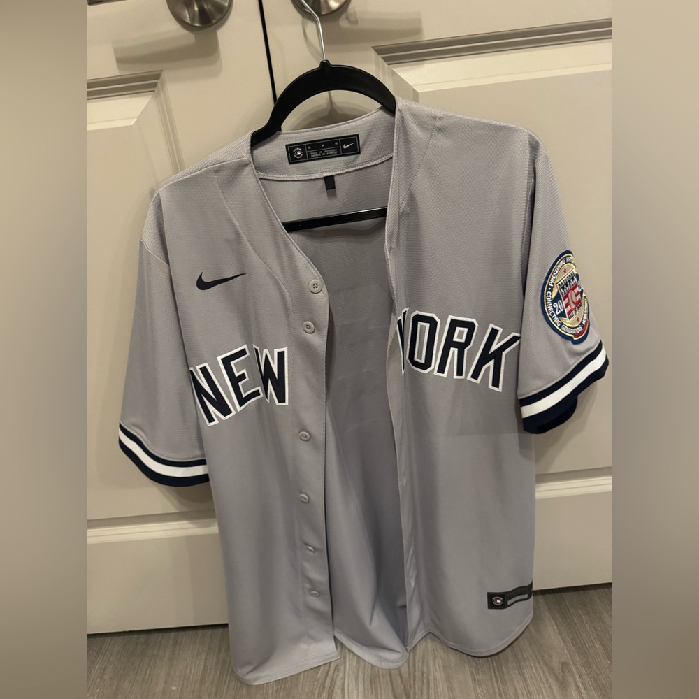 New York Yankees - Derek Jeter Away Jersey
